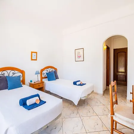 Holiday Home In Branqueira Near Santa Eulalia Beach فيلة البوفيرا